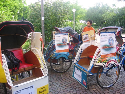 mit Rischkas geht es von der Kopfklinik zur Medizinischen Klinik mit Rischkas geht es von der Kopfklinik zur Medizinischen Klinik